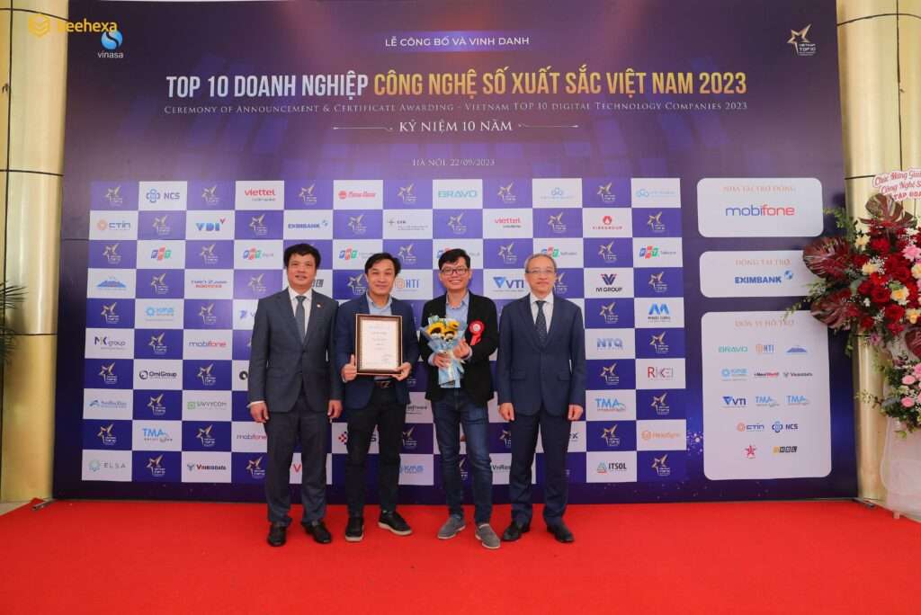 Announcement and Honoring Ceremony of TOP 10 Outstanding Digital Technology Enterprises in Vietnam 2023 2 beehexa ata 0408 resize