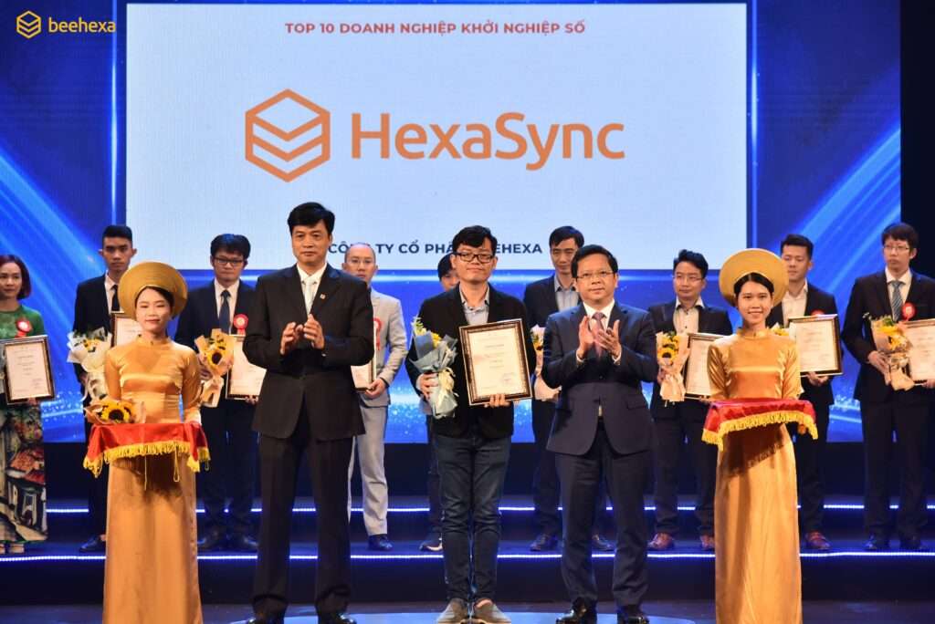 Announcement and Honoring Ceremony of TOP 10 Outstanding Digital Technology Enterprises in Vietnam 2023 3 beehexa gdd 0590 resize
